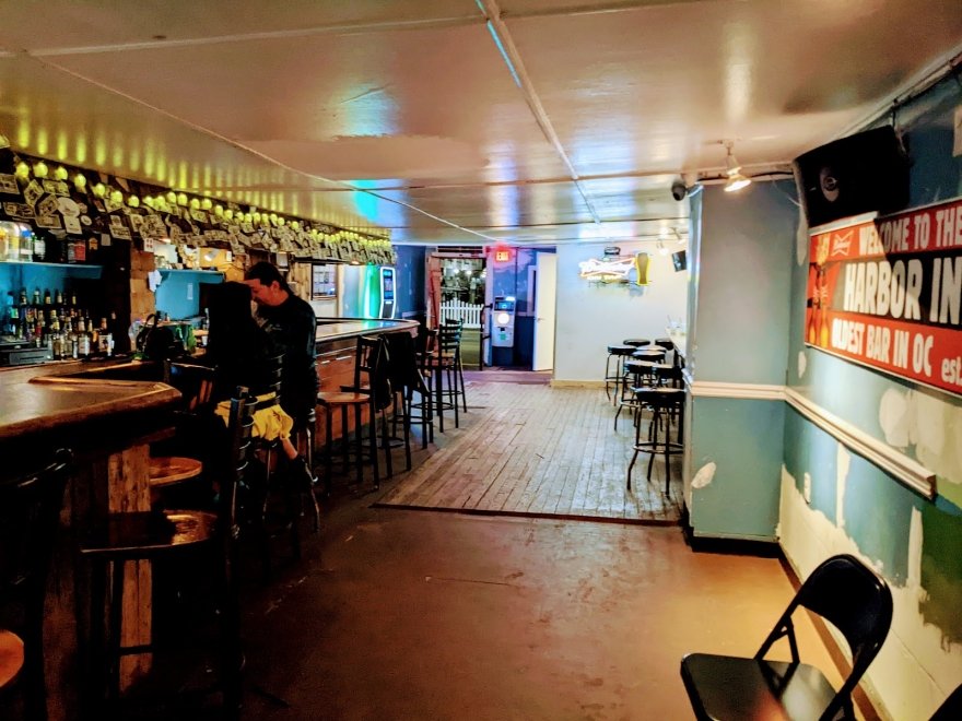 Harbor Inn