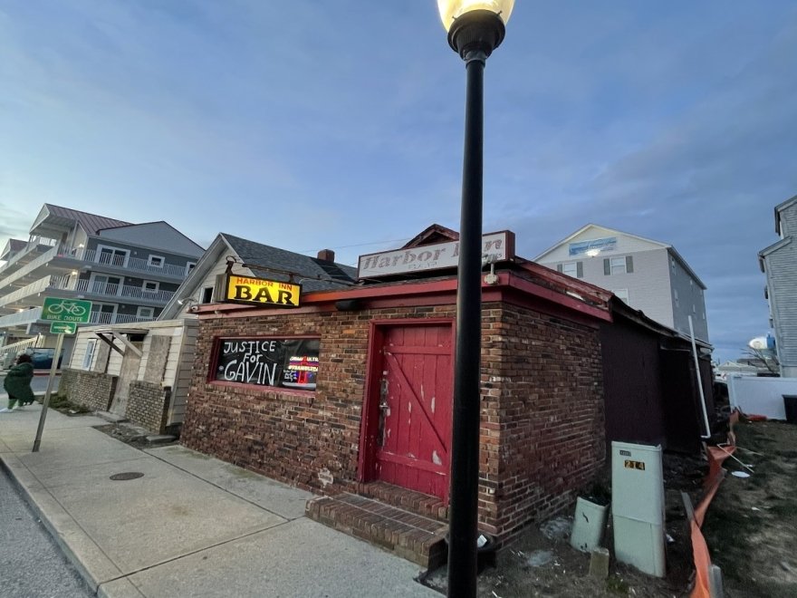 Harbor Inn