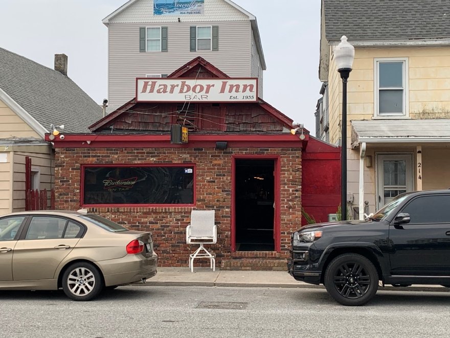 Harbor Inn