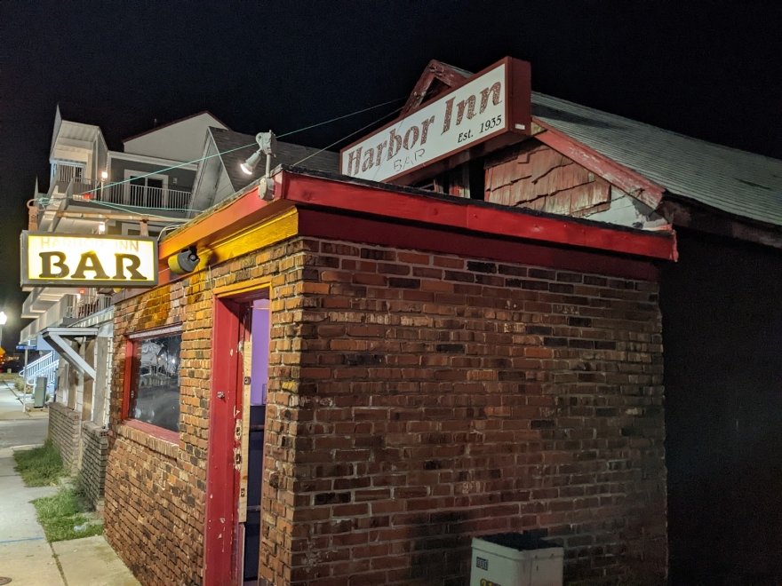 Harbor Inn