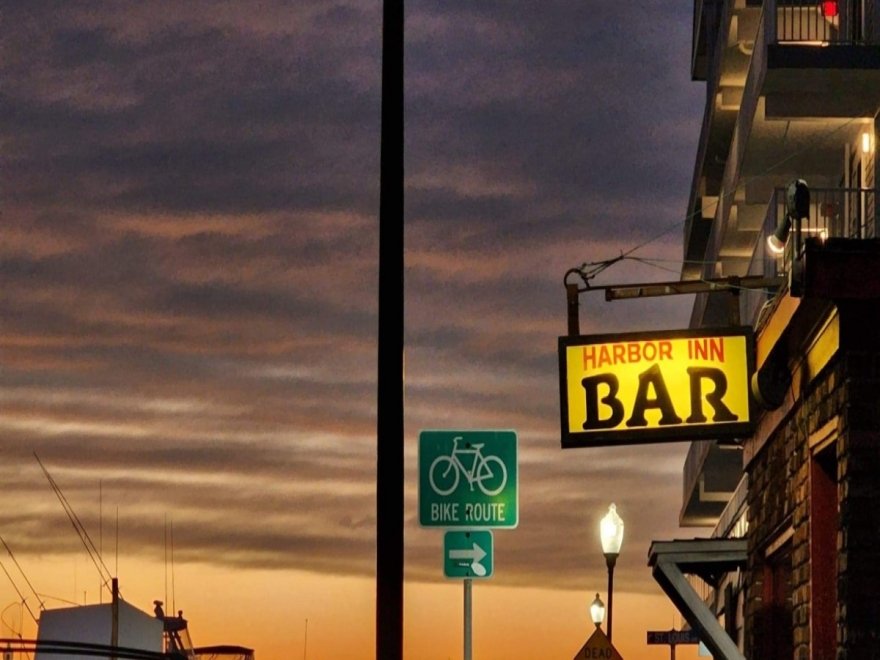 Harbor Inn